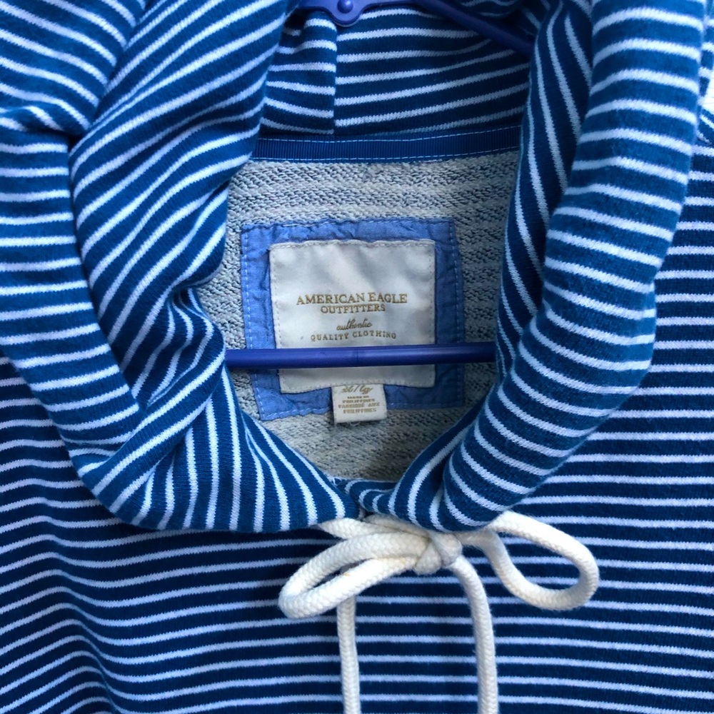 American Eagle Stripped pullover + hood